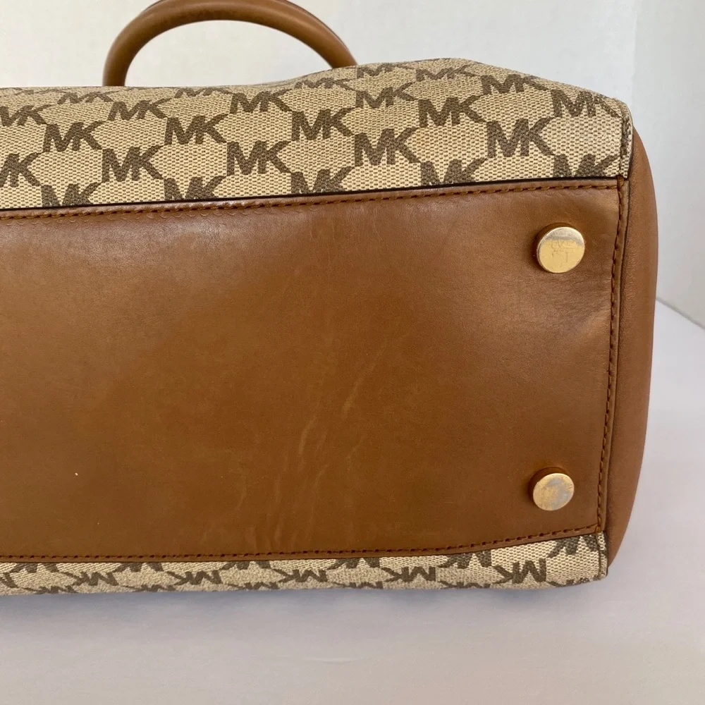 Michael Kors Handbag 🤎 - Picture 7 of 9